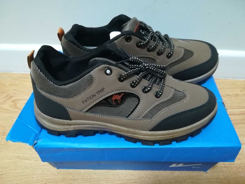 кроссовки мужские.новые.в упаковке