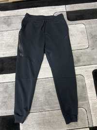 pantaloni nike tech