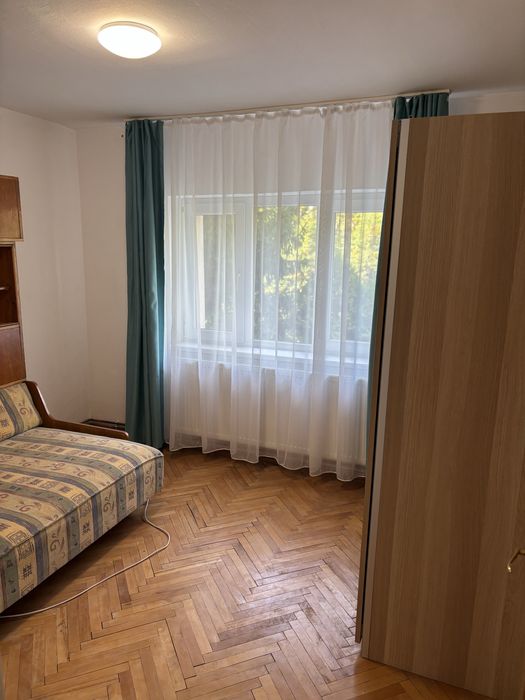Apartament cu 3 camere de inchiriat+ parcare inclusa in pret, Podgoria