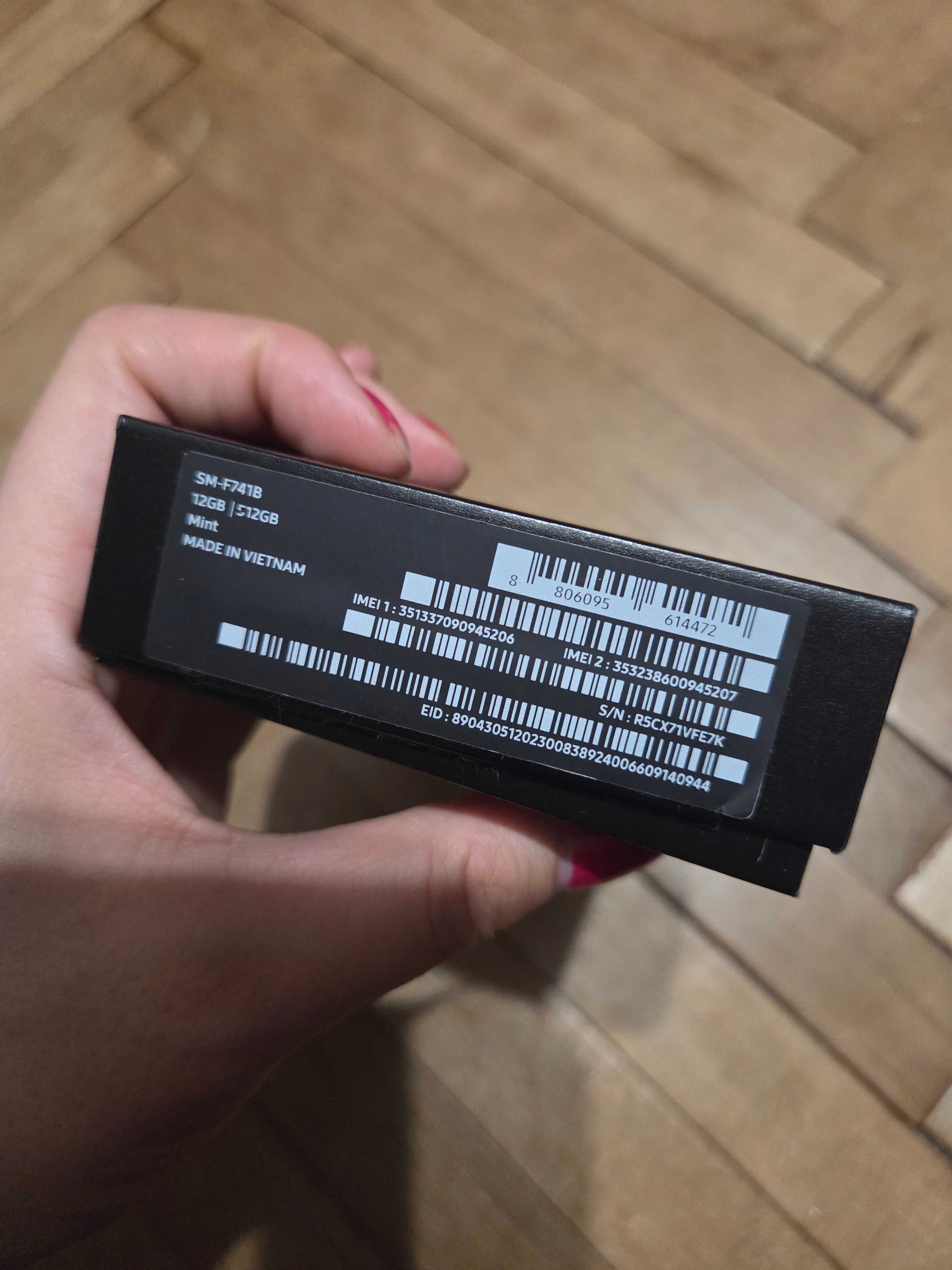 Samsung Z Flip 6 с гаранция до Ноември 2026г.