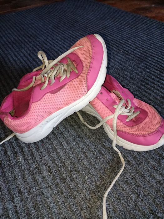 Продам детские кросовки 35р 1.000тг