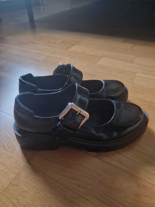 Много удобни и стилни. Запазени са!