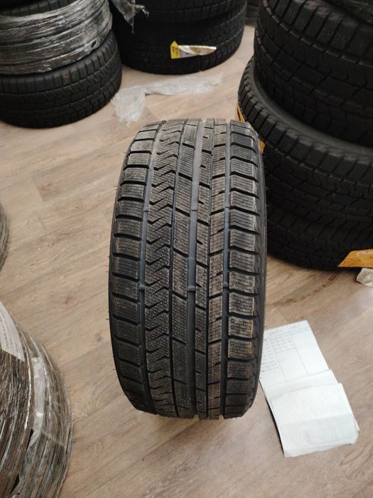 235 40  R19 новая один баллон