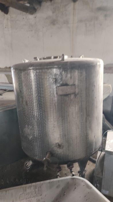 Vând tanc inox de 1000 litri