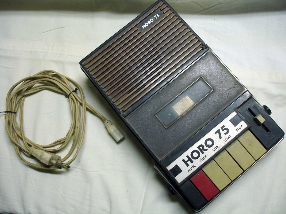 HORO 75 - портативен ретро касетофон