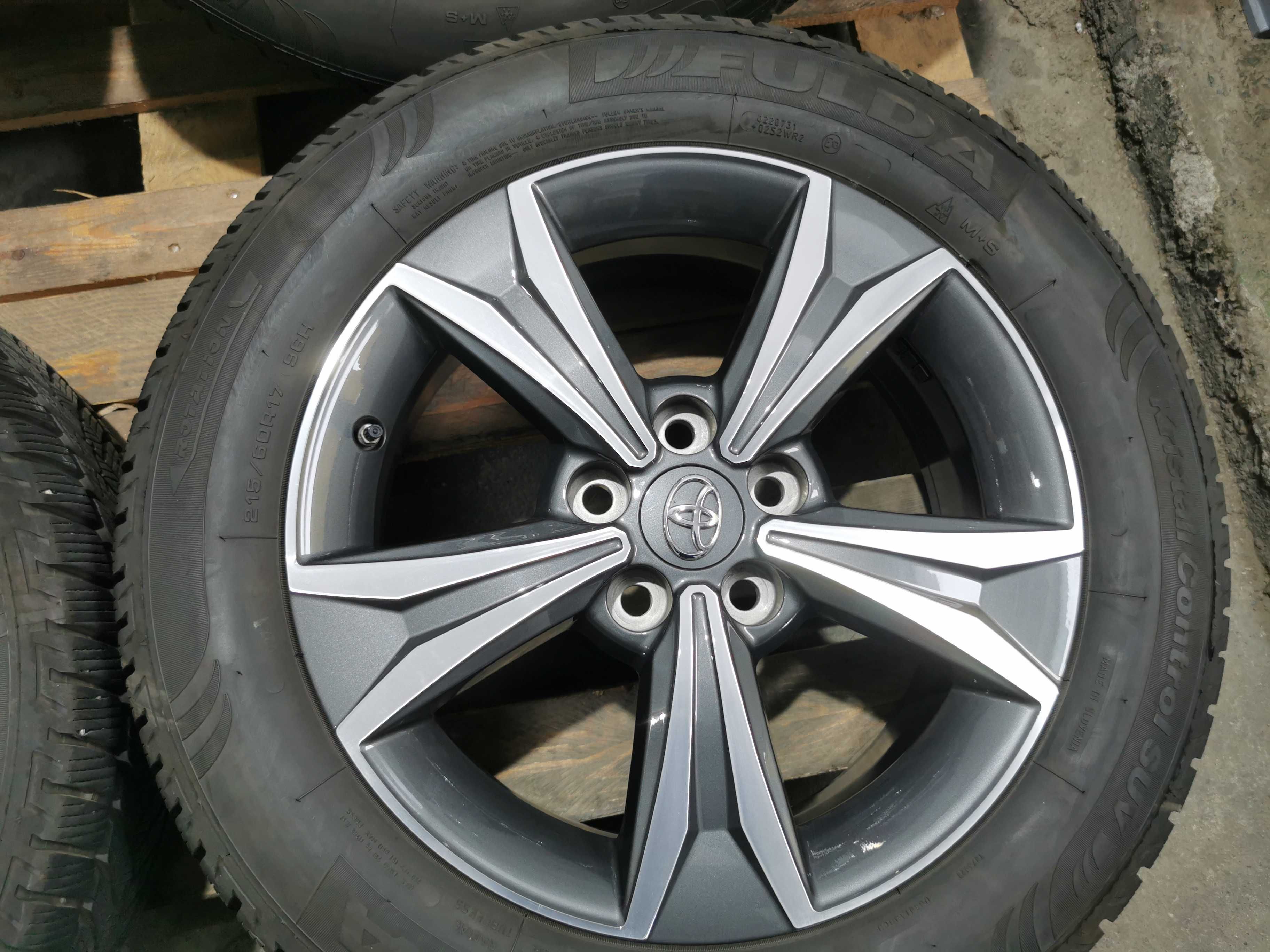Jante Originale Toyota CHR / Rav 4 . R17 cu anvelope de iarna