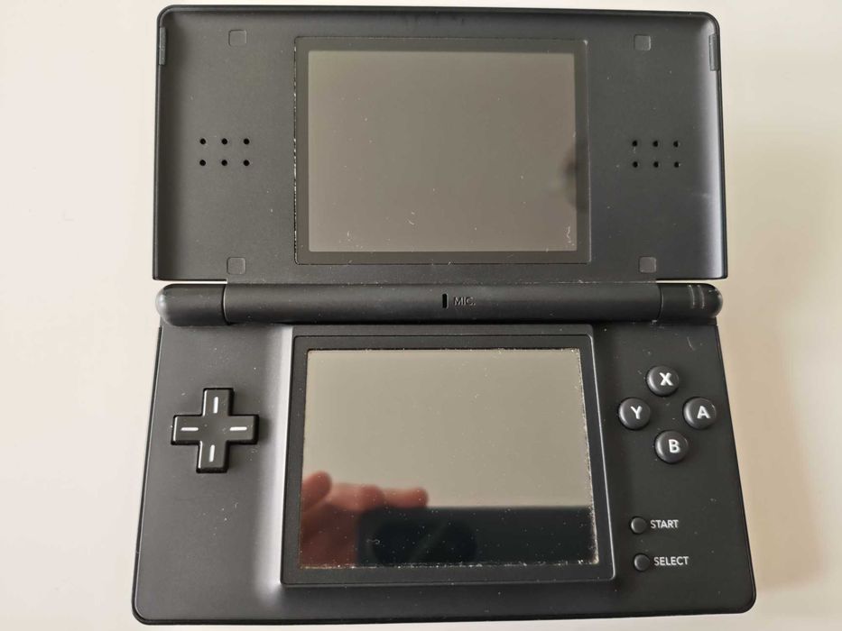 Nintendo DS Lite - качени много игри