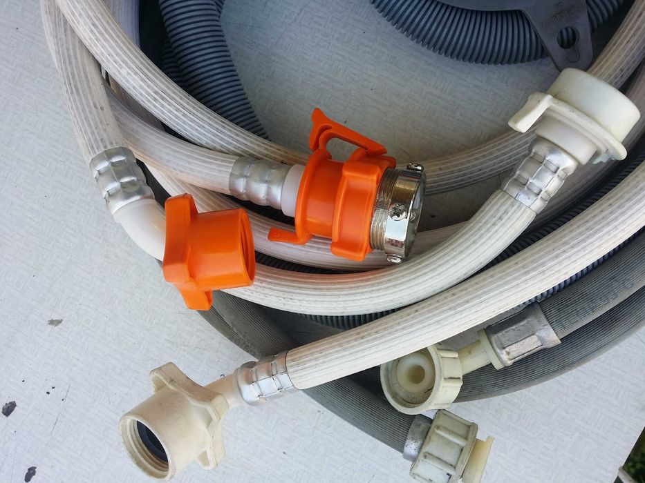 Шланги для стиральной машины.