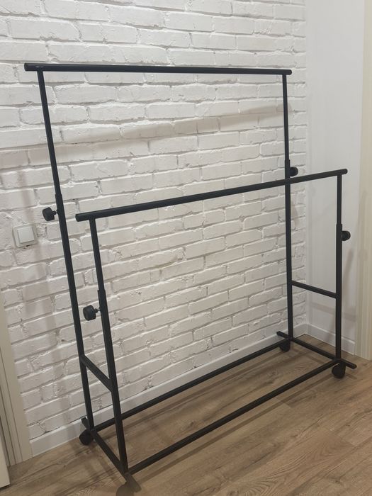 Продам вешалку гардеробную