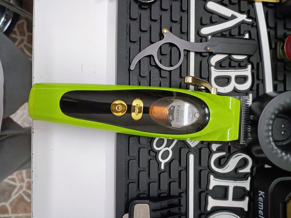 Професионална машинка за подстригване kemei 2035