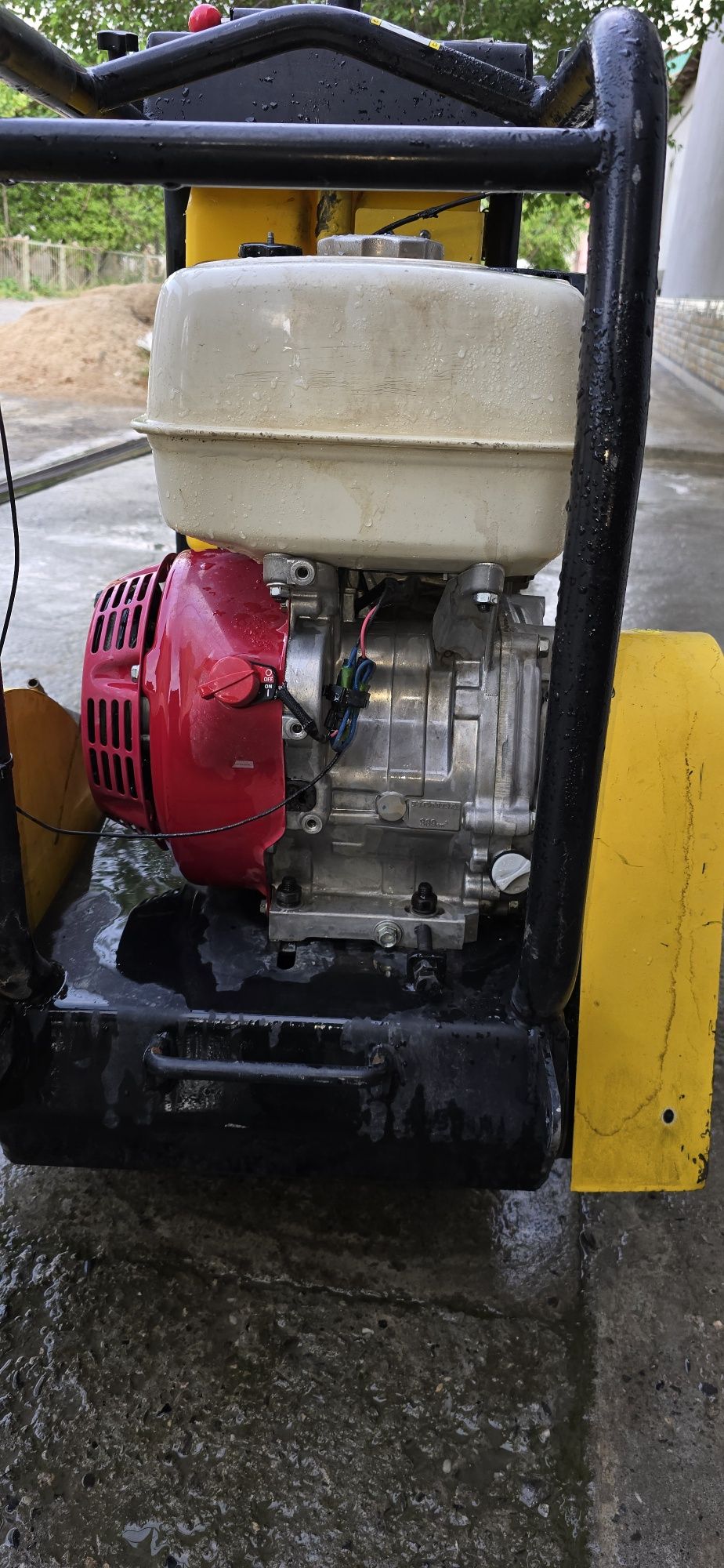 Asfalt kesadigan honda mator