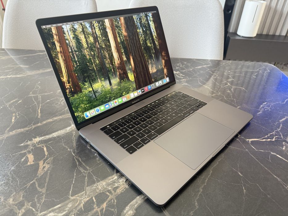 MacBook Pro 2019год. Core i9-9880H/16/512GB. Retina 15/ Radeon 4GB