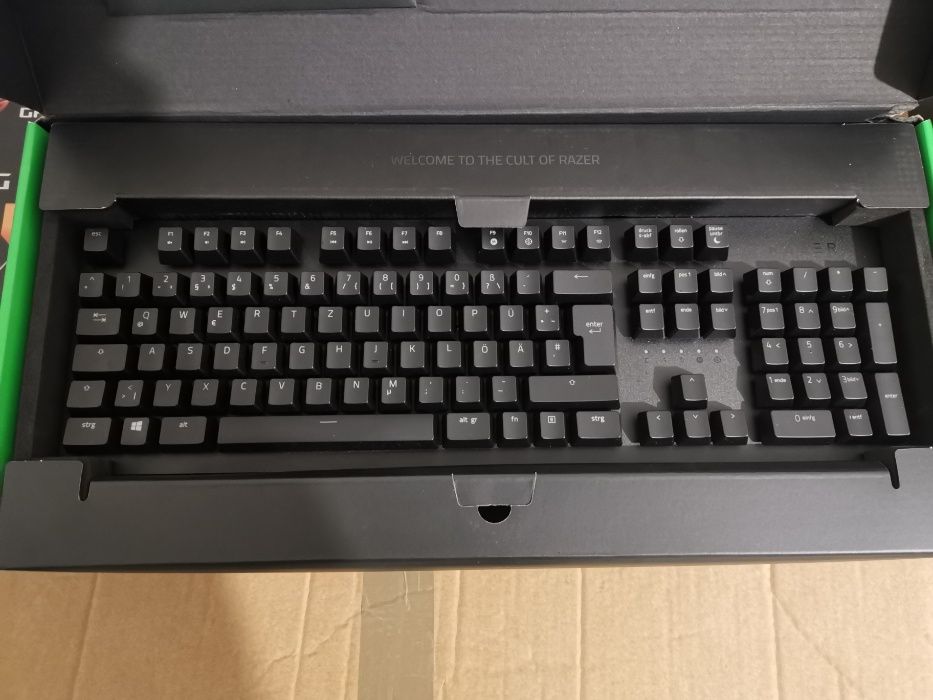 Vand tastatura gaming Razer Huntsman opto-mecanica rgb