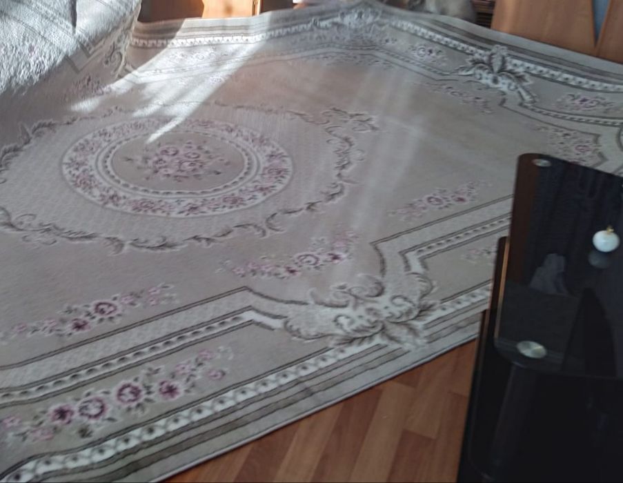 Продам ковёр в очень хорошем состоянии