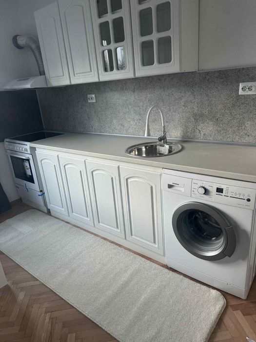 Дава се под наем Тристаен апартамент в Враца, Център - 80 кв.м за 408 € - Снимка #1