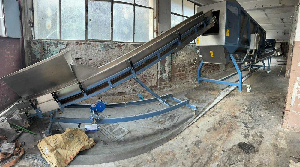 Поточна линия за преработка на билки и подправки.