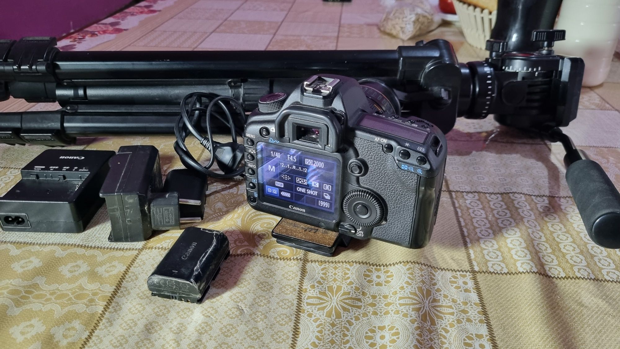 Canon 5D mark 2 sotiladi