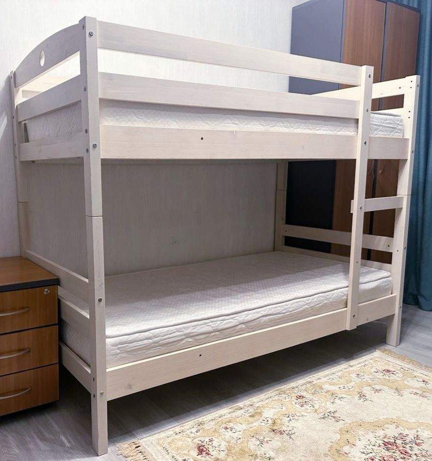 Двухъярусная кровать для детей и взрослых с матрасами