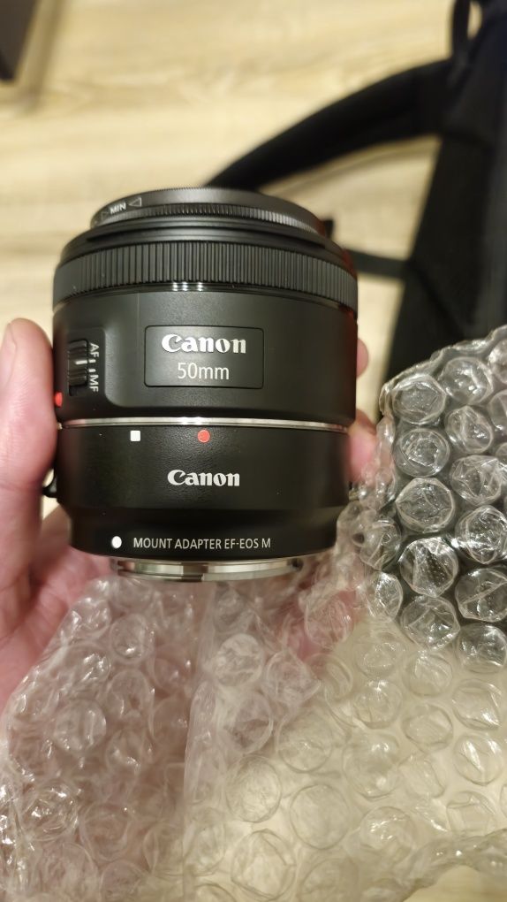 Canon m50 2 обектива всички екстри