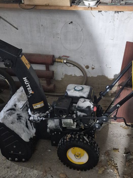 Продам новый снегоуборочный в отличном состоянии