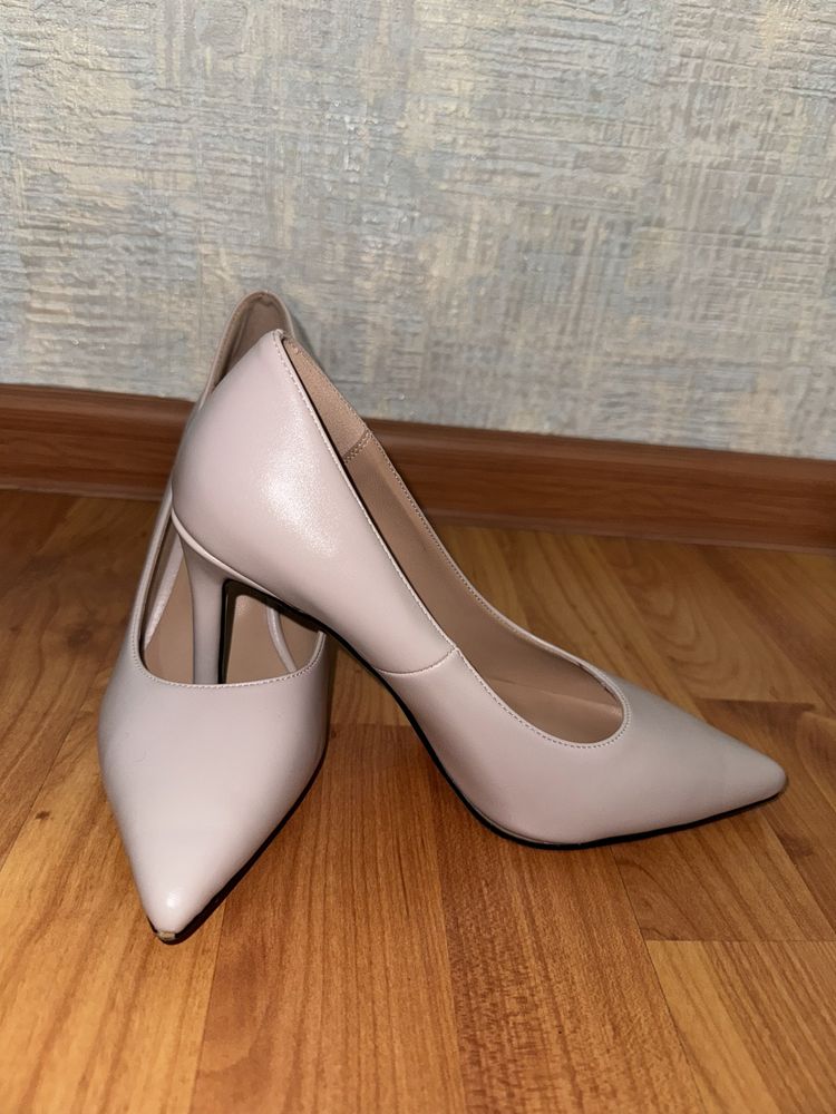 Кожаные туфли бренда STUART WEITZMAN