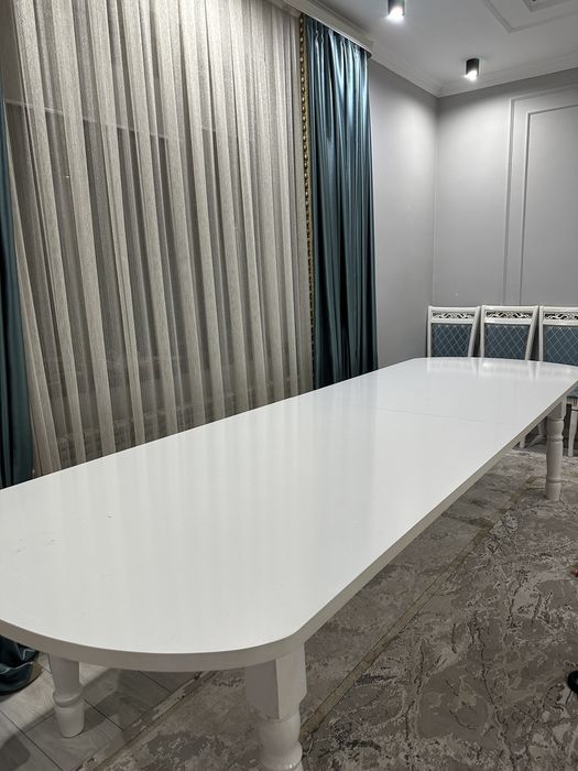 Стол для гостинной