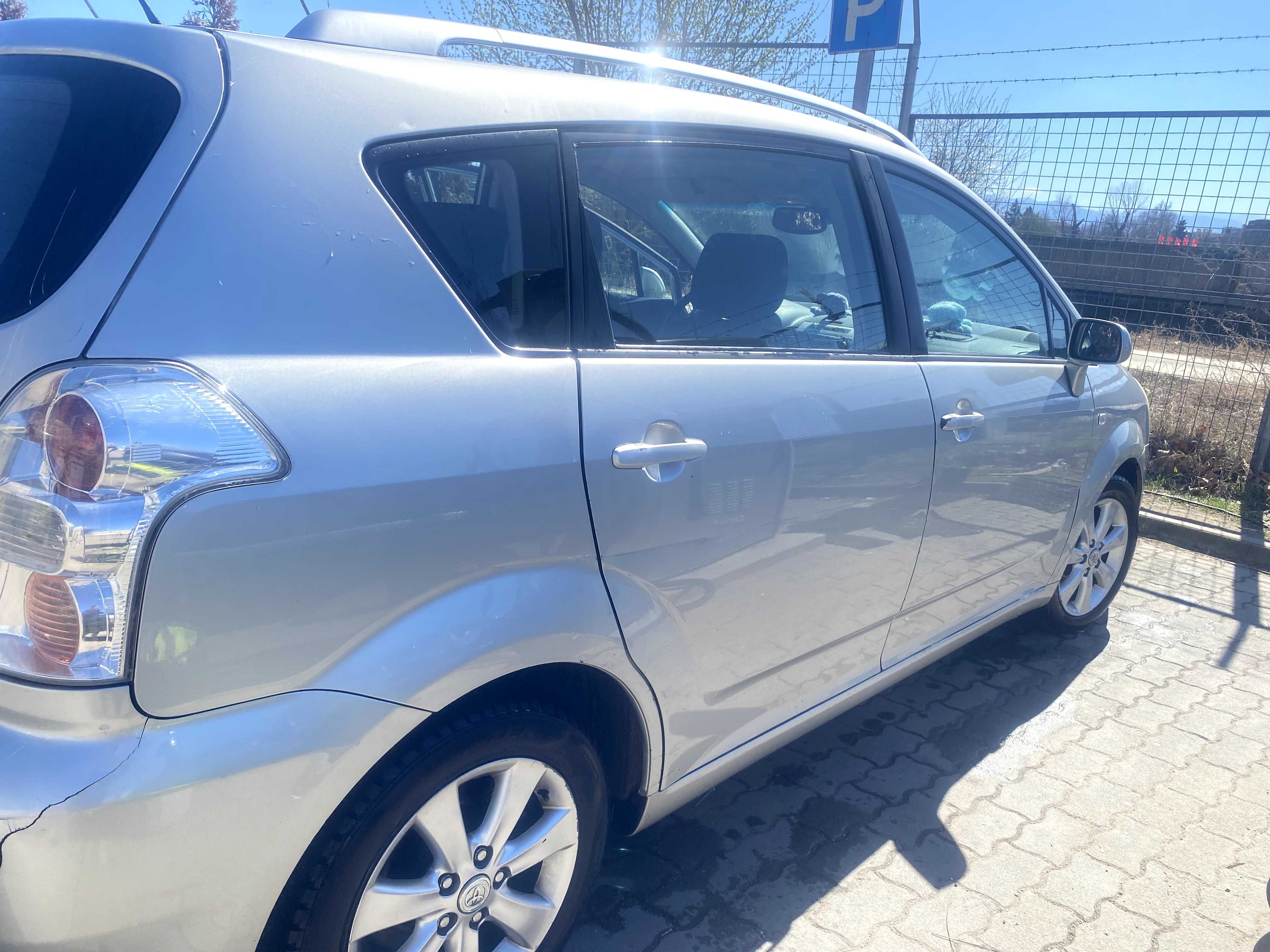 Продавам Toyota corolla verso 2.2 D4D