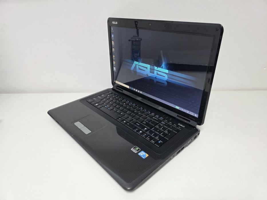 Laptop Asus  DISPLAY MARE 17 video dedicat  nVidia GT  . GARANTIE