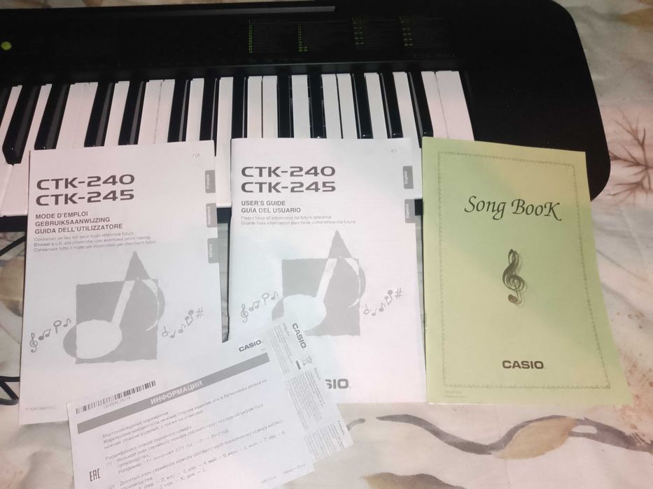 Синтезатор Casio CTK-240 + оригинален адаптор