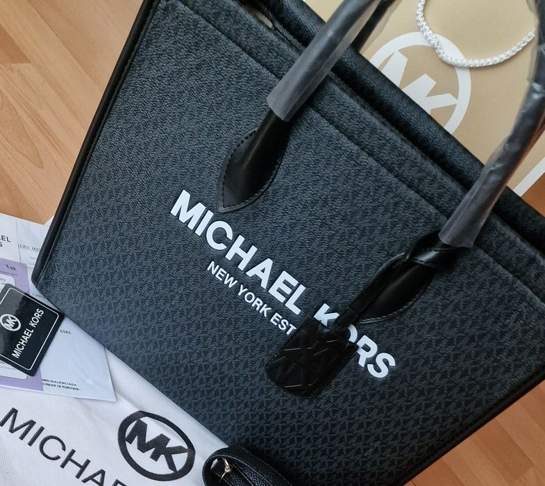 Geanta Maxy Michael Kors, super model, saculet, etichetă