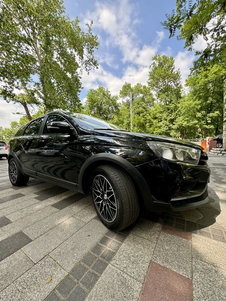 Lada vesta cross 2022yil 3 poz gaz bor metan