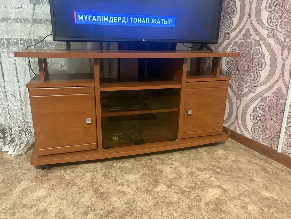 Б/у продается Диван , тумба