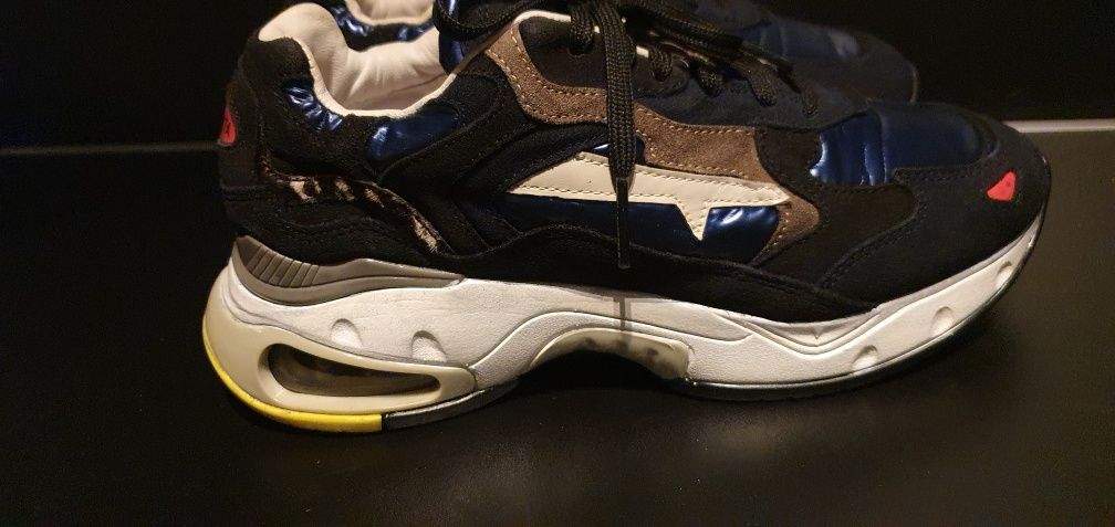 Adidași Skechers  PREMIATA