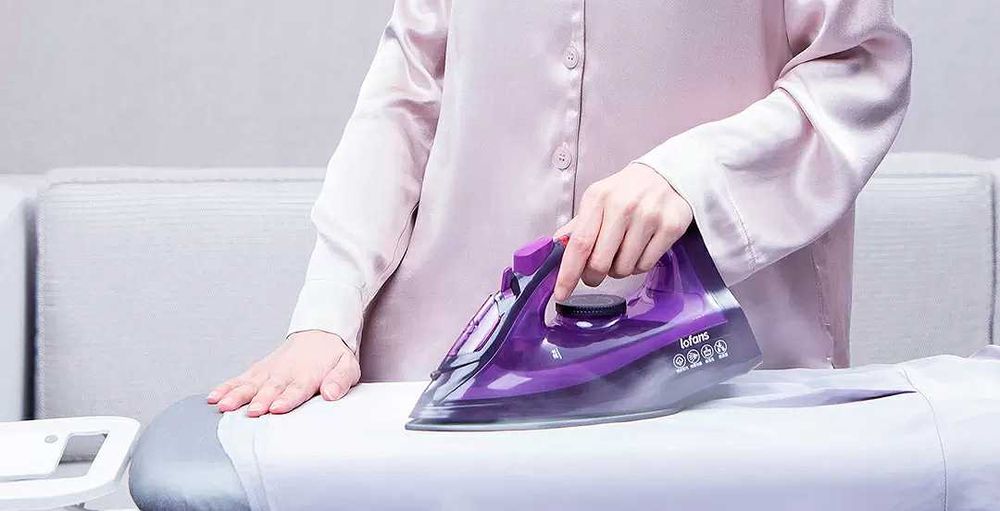 Беспроводной паровой утюг Lofans