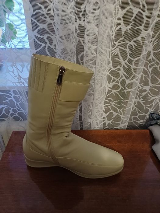 Продам женские сапоги