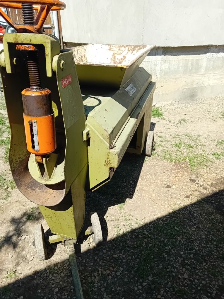 Presă de struguri funcțională marca Marelli