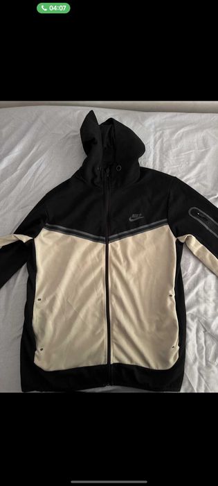Tech black-cream