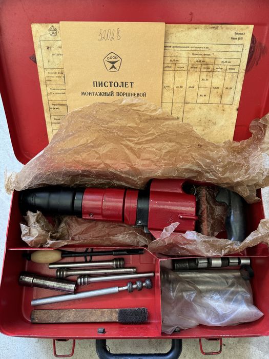 Монтажный пистолет