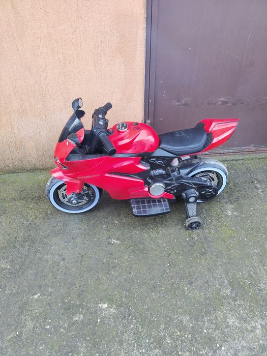 Акумулаторен мотор