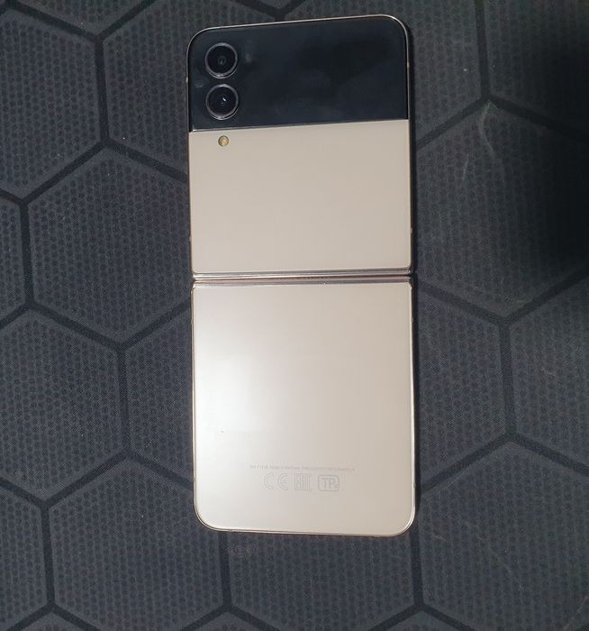 Samsung Galaxy Z Flip4
