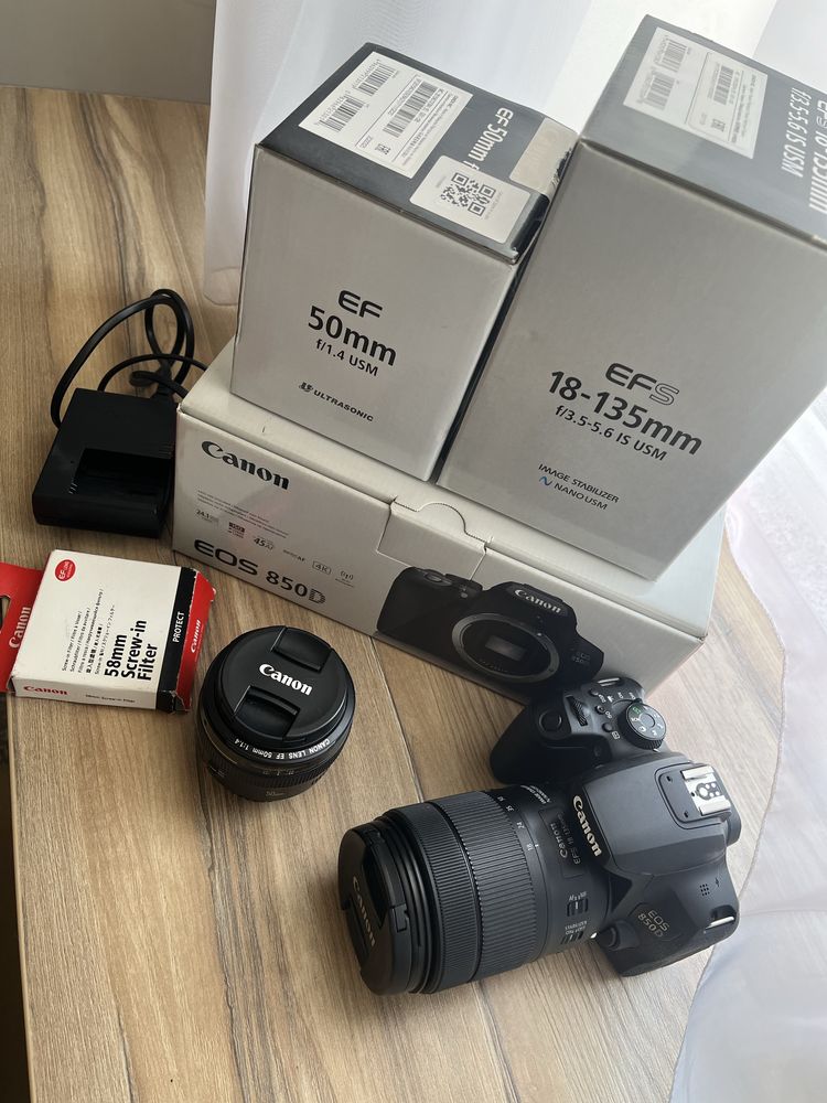 Фотоаппарат Canon EOS 850D + два объектива 50-1.4 и 18-135