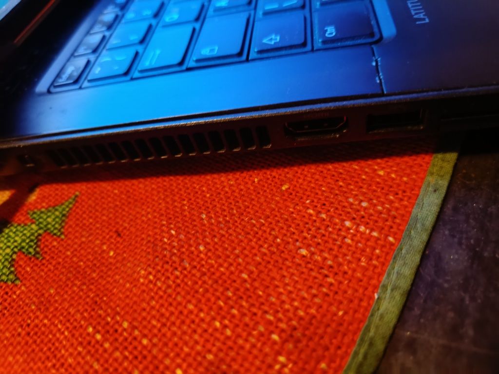 Четириядрен лаптоп i-5 DELL Latitude E5440