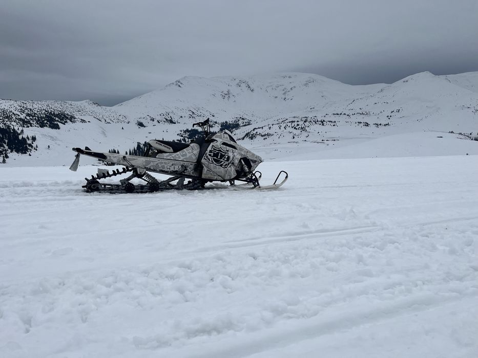 Snowmobil Polaris RMK 800