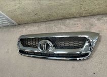 Решетка радиатора на Toyota Hilux 08-11/ Тойота Хайлукс 08-11