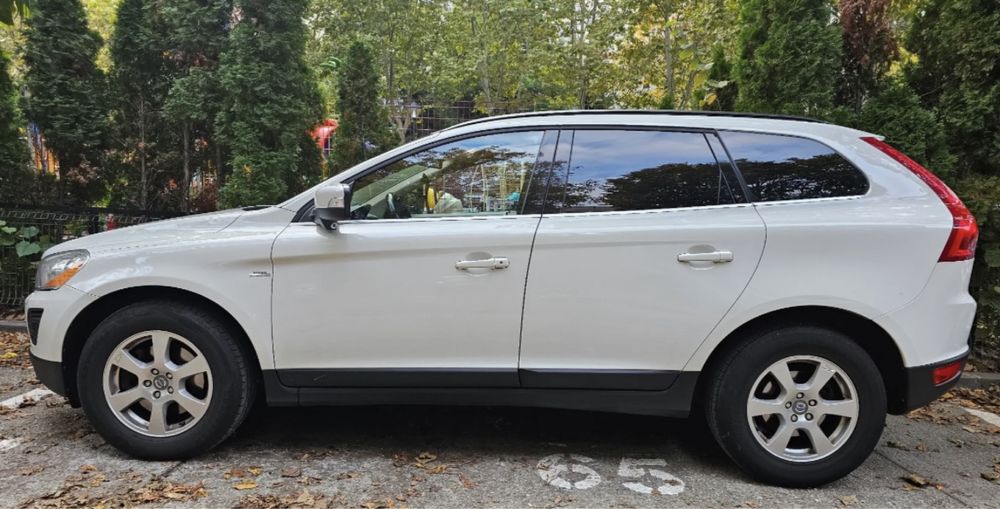 Valabil:  Volvo XC 60 D5 AWD Geartronic Momentum