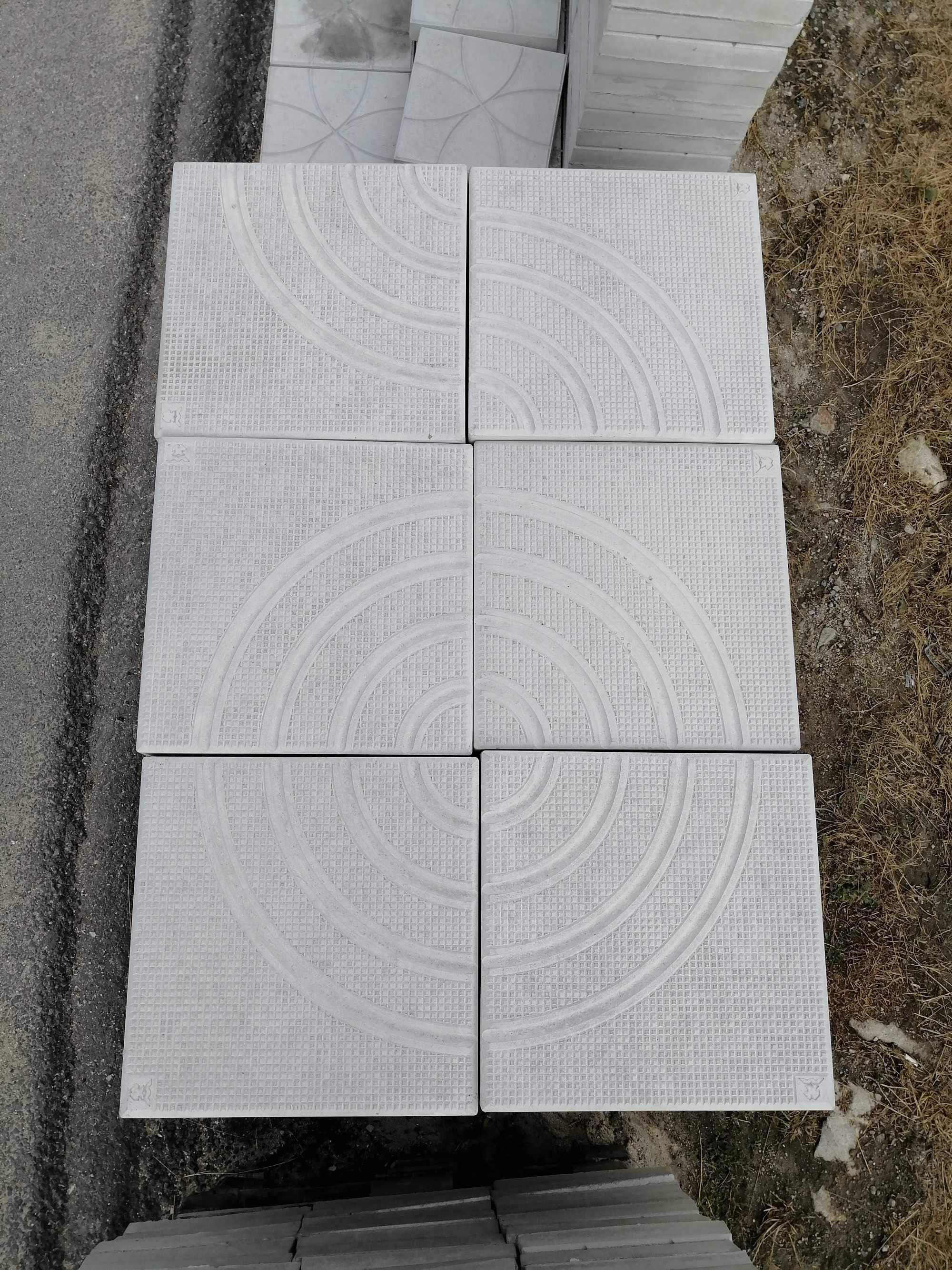 Производство на бетонови тротоарни-дворни плочки, и градински бордюри