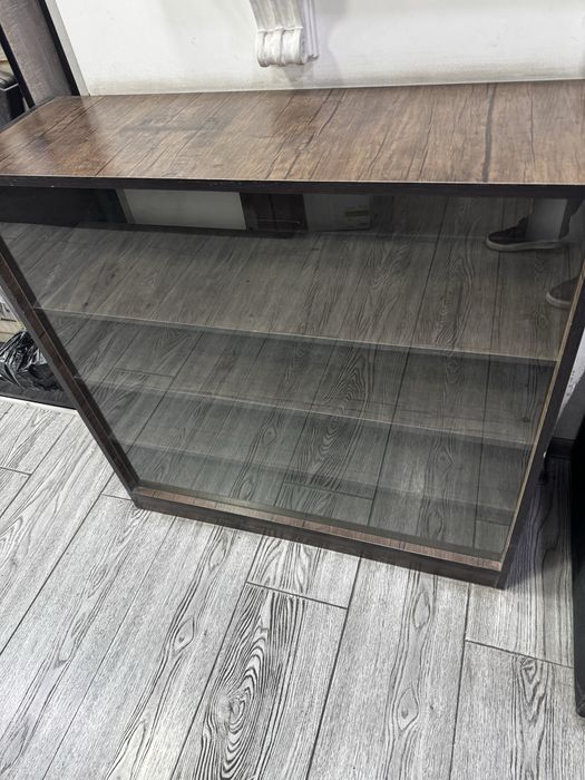 Mebel vetrina Sotiladi