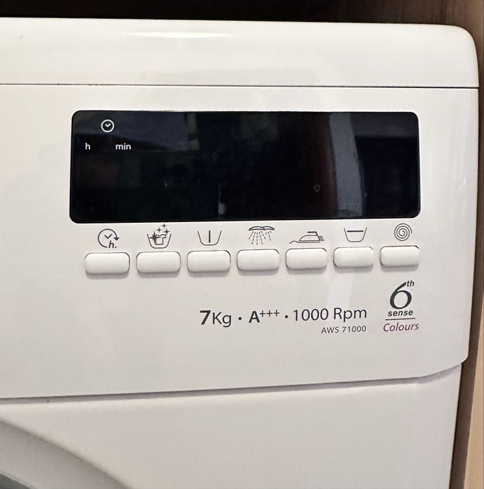 Mașină de spălat Whirlpool slim