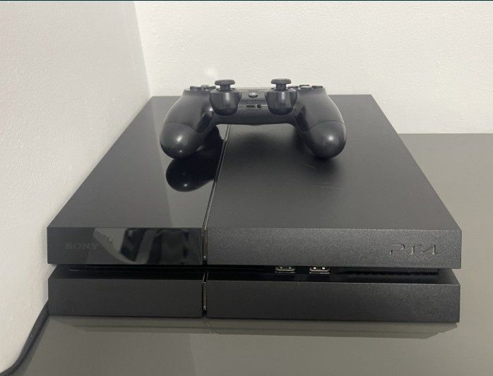 PlayStation 4 in stare bună sau schimb