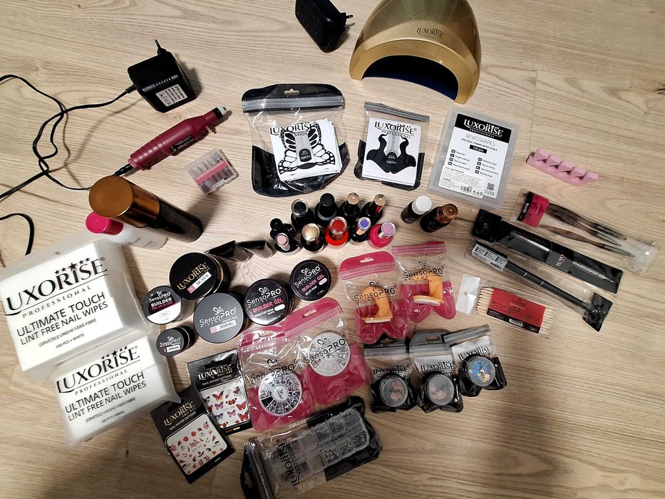 Vând set complet de manichiură